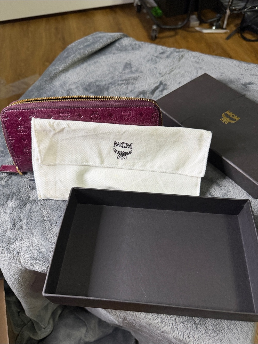 MCM Women's Purple Zip-Around Logo Embossed Wallet Full Inclusion - Picture 6 of 6